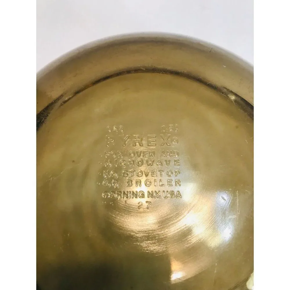 Vintage 1980’s Pyrex Visionware 023 1.5 qt. Amber covered dish with 623C lid.